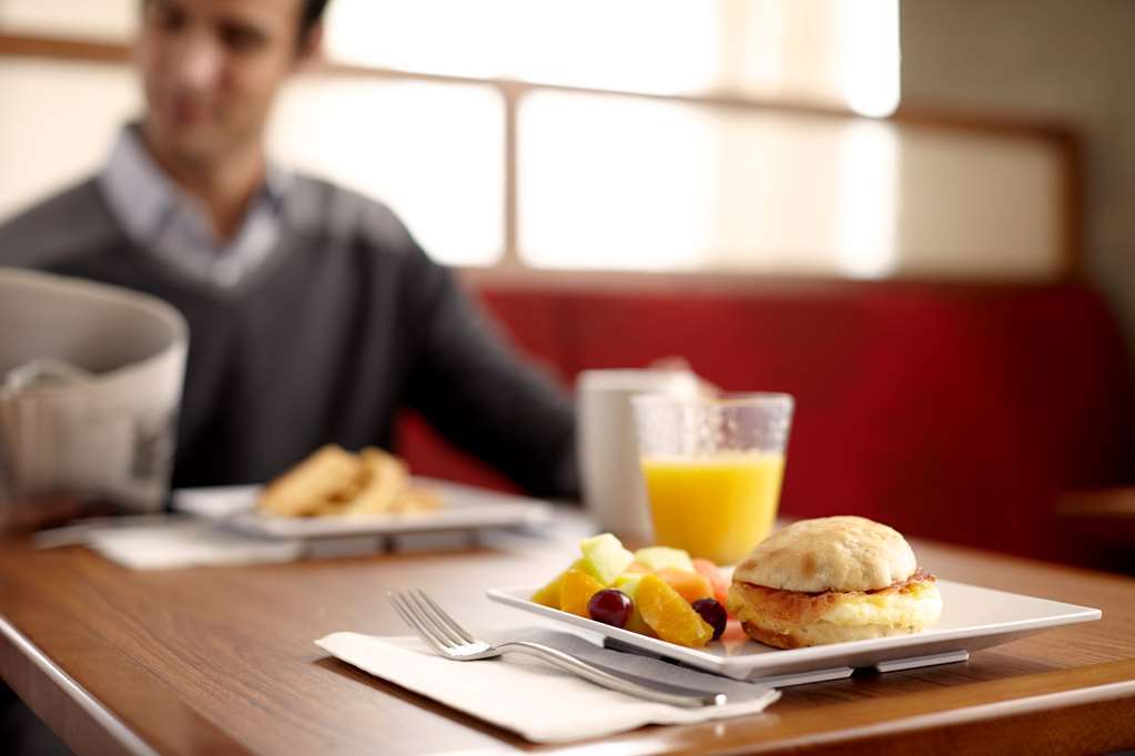 Hyatt Place West London Hayes Хейс Ресторан фото