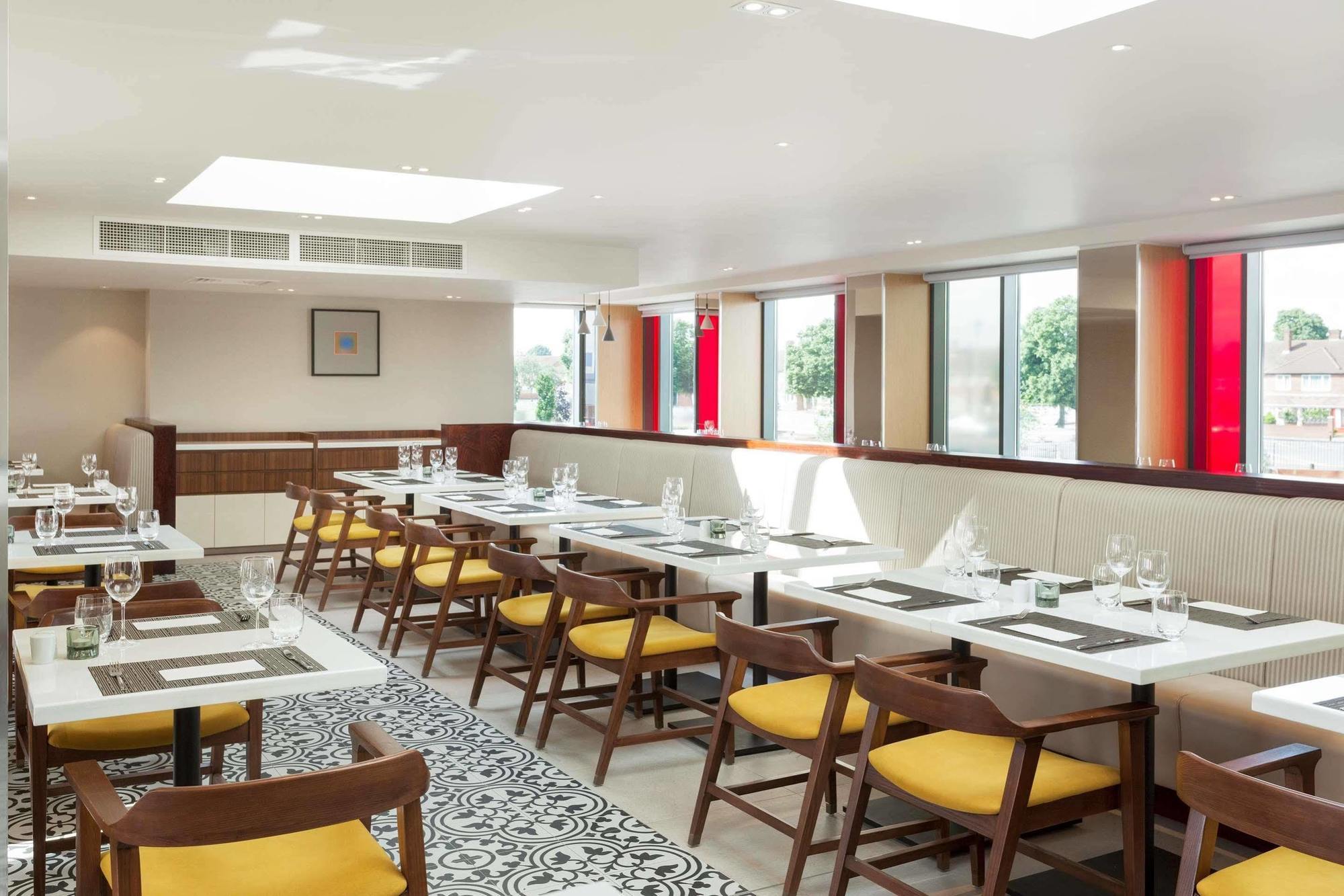 Hyatt Place West London Hayes Хейс Экстерьер фото