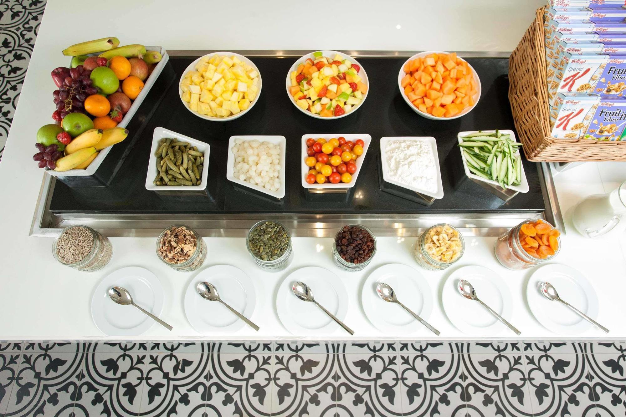 Hyatt Place West London Hayes Хейс Экстерьер фото