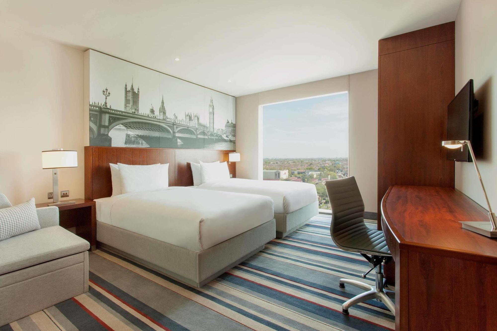 Hyatt Place West London Hayes Хейс Экстерьер фото