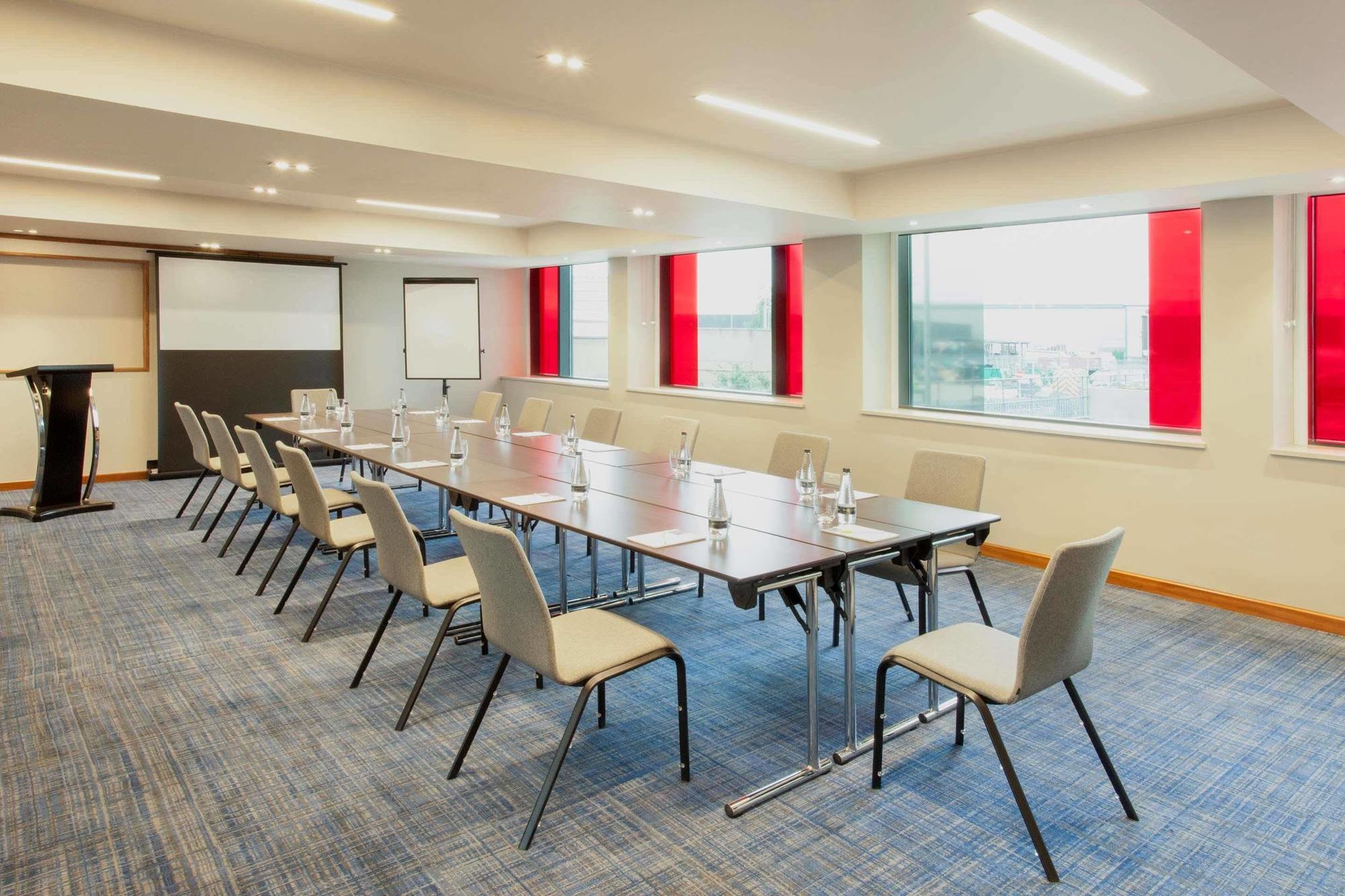 Hyatt Place West London Hayes Хейс Экстерьер фото