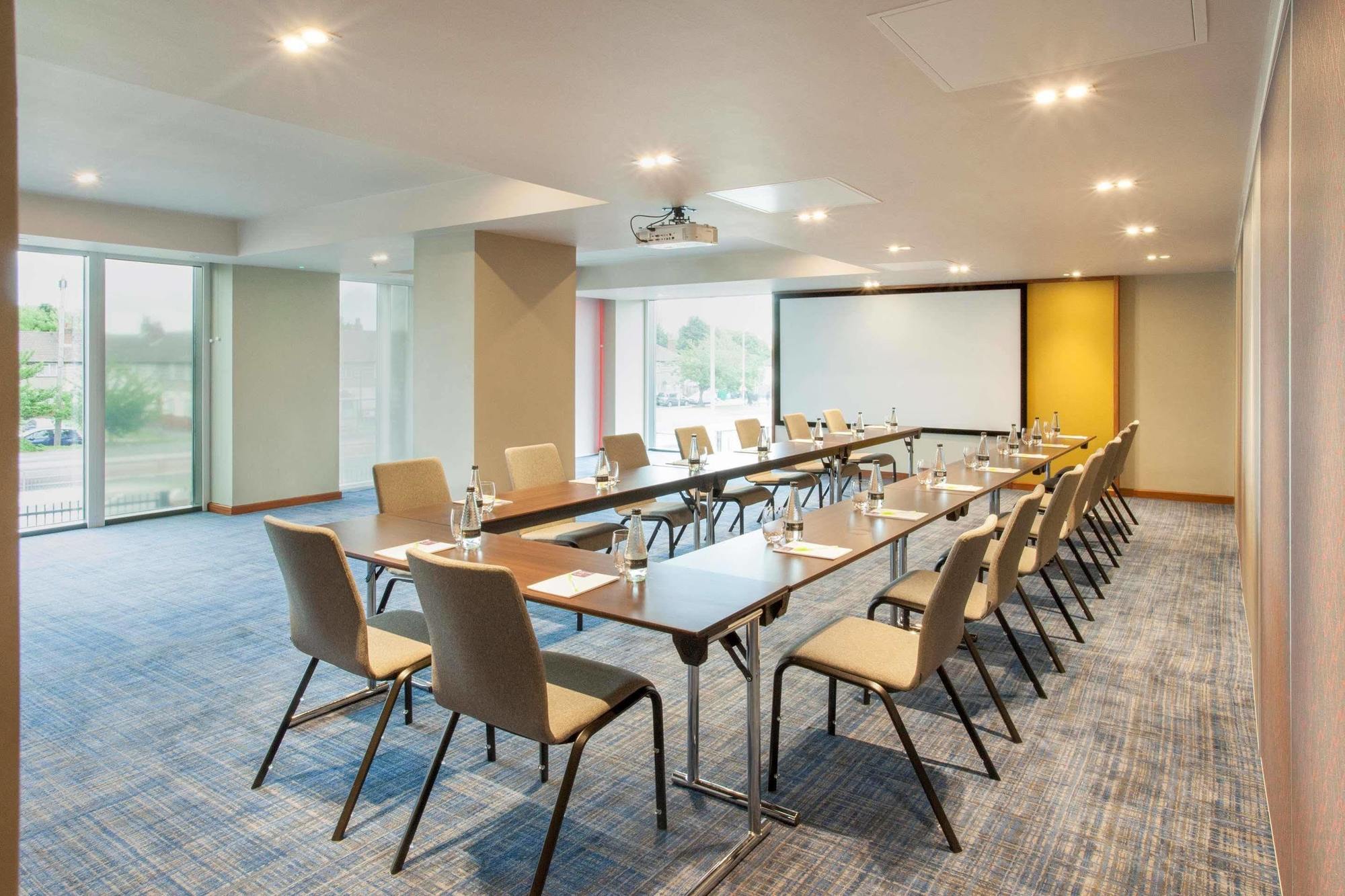 Hyatt Place West London Hayes Хейс Экстерьер фото