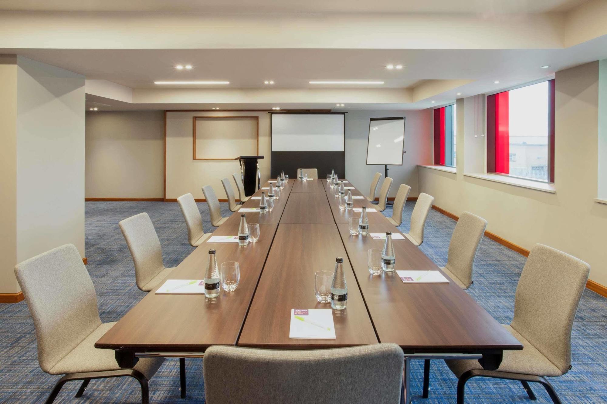 Hyatt Place West London Hayes Хейс Экстерьер фото