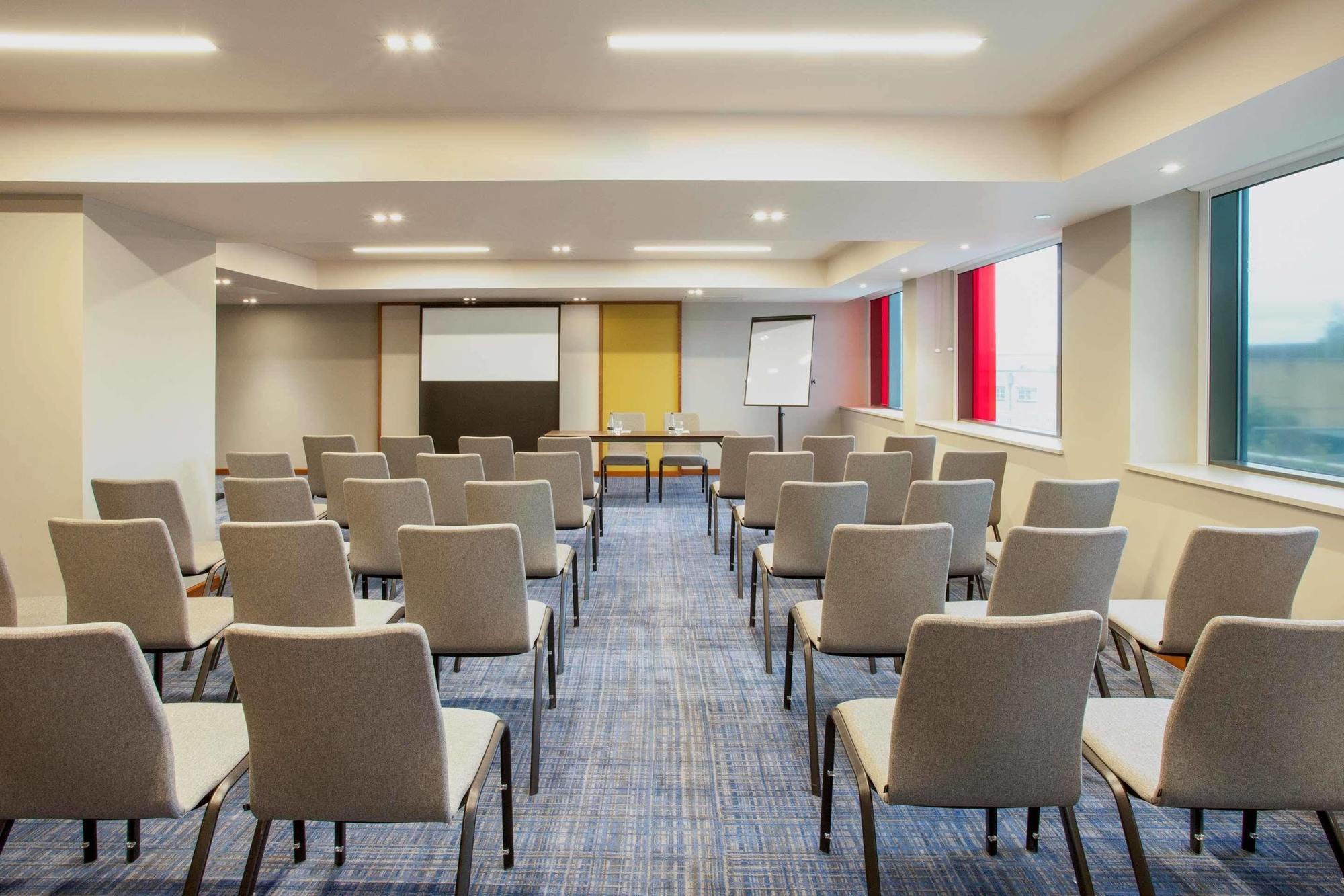 Hyatt Place West London Hayes Хейс Экстерьер фото